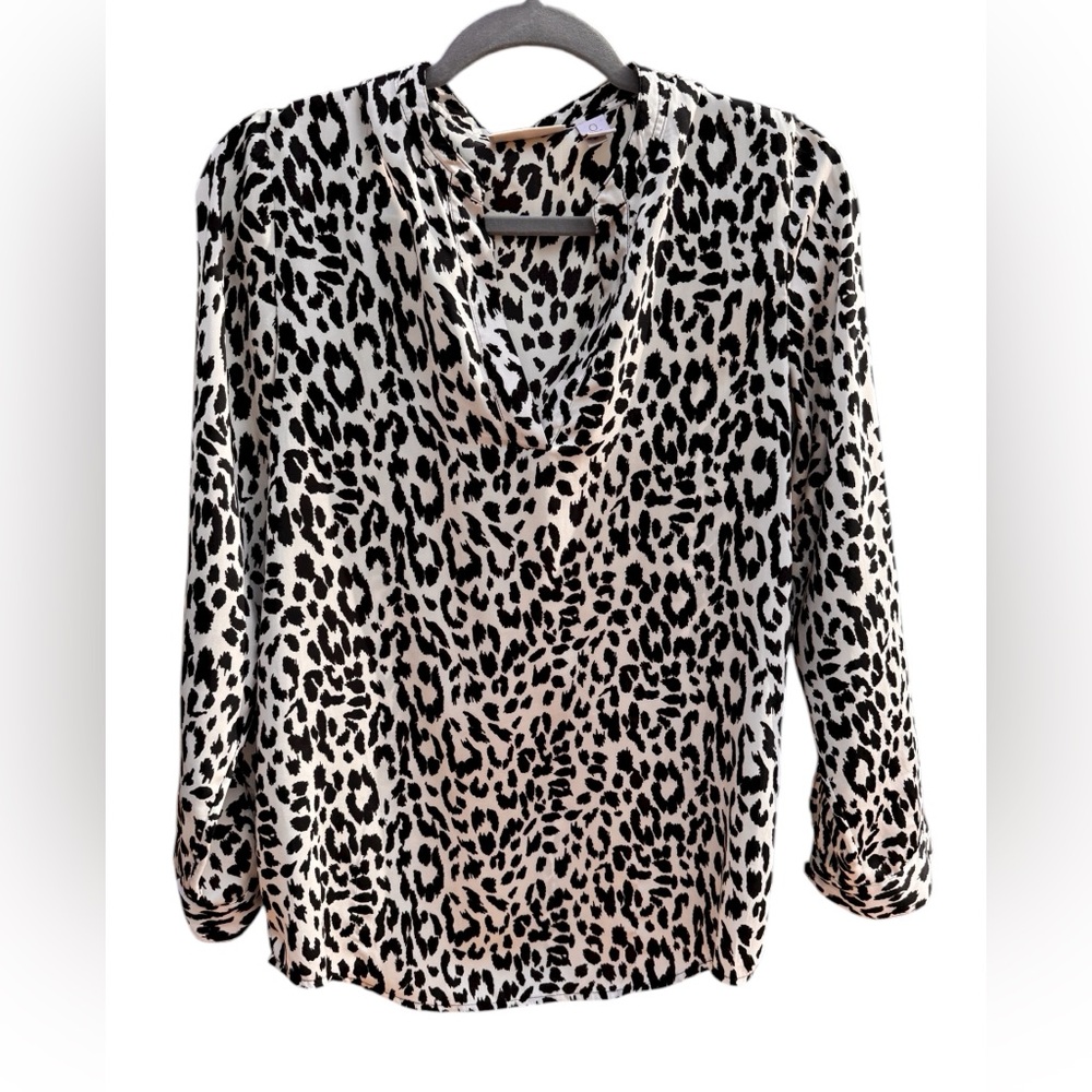 Chico's Black/White Animal Print Long Sleeve Pullover V Neck Blouse size 0 small